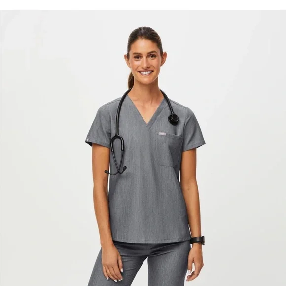 Fig Catarina- One Pocket Scrub Top in Charcoal Phantom Contrast Pocket - Picture 2 of 3